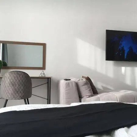 فيلة Koren Akaszto